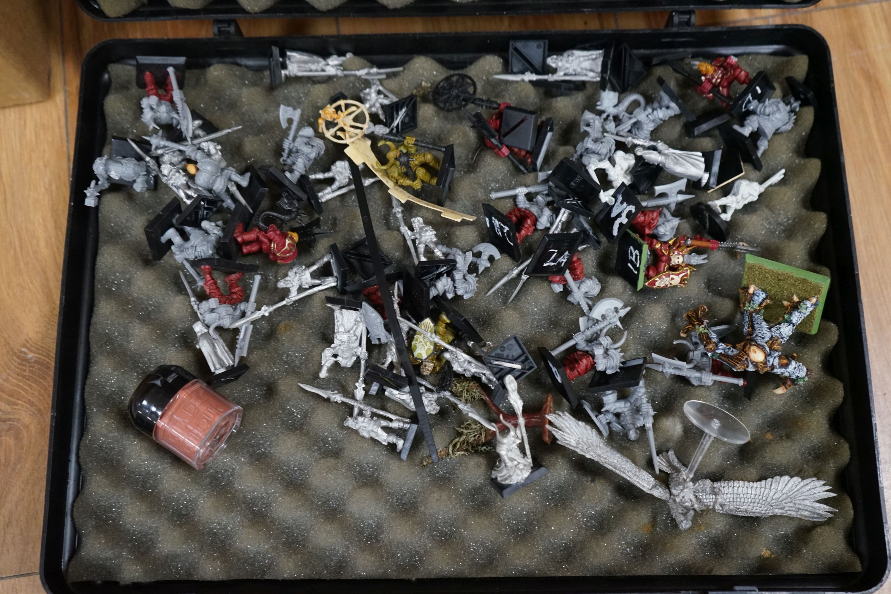 A large quantity of Games Workshop Citadel miniatures, cast metal figures